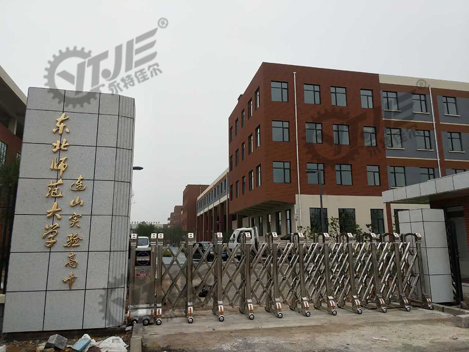 大學校門安裝效果,校門安裝案例,沈陽伸縮門安裝案例