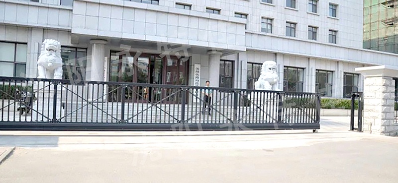 懸浮門(mén)安裝效果,懸浮門(mén)案例,工廠大門(mén)案例