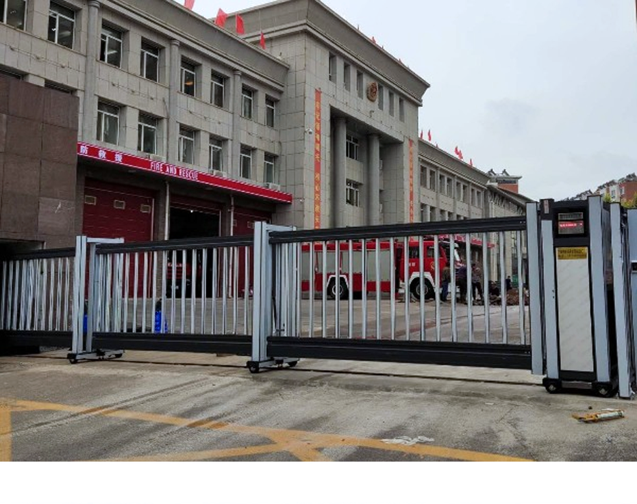 永特佳爾鐵嶺智能分段門案例